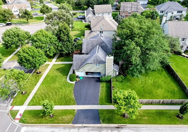 Photo 4 of Single family home for sale at 2404 Bainbridge Blvd, West Chicago, IL 60185 | MLS# 12733699 | Listing updated on 2026-08-28