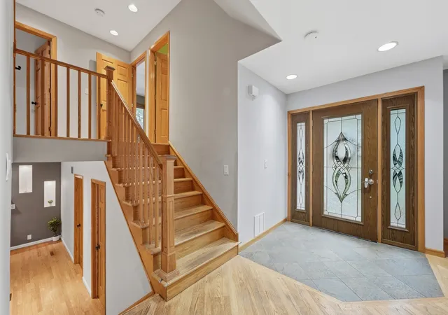Photo 2 of Single family home for sale at 165 Abbeywood Cir, Streamwood, IL 60107 | MLS# 12733725 | Listing updated on 2026-08-28