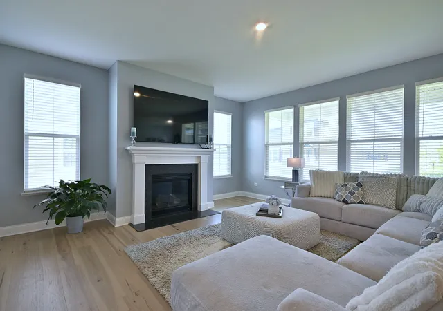 image of 1174 Larswood Ln, Crystal Lake, IL 60012 | MLS# 12733734