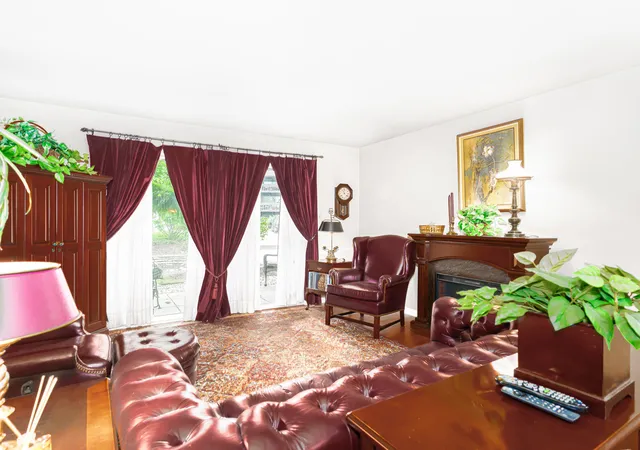 Listing Photo 4 - Condo for sale in building located at 6106 Knl Vly Dr, Willowbrook, IL 60527 - Unit #102