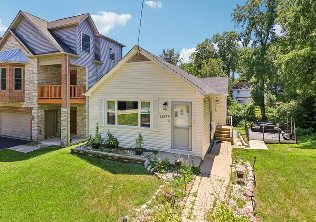 Photo 2 of Single family home for sale at 21279 W Shady Ln, Lake Zurich, IL 60047 | MLS# 12733792 | Listing updated on 2026-09-06