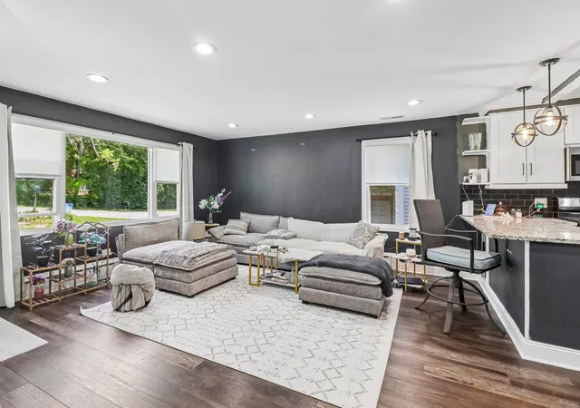 Photo 4 of Single family home for sale at 21279 W Shady Ln, Lake Zurich, IL 60047 | MLS# 12733792 | Listing updated on 2026-09-06