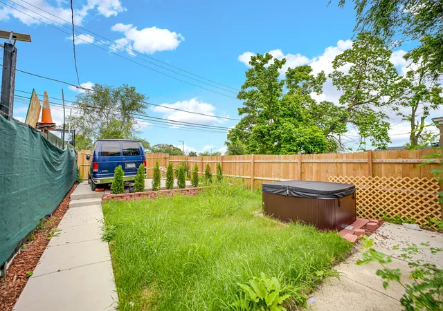 Listing Photo 2 - Condo for sale in building located at 6822 S Justine St, Chicago, IL 60636 - Unit #
