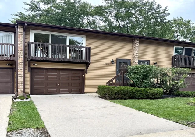 Photo 1 of Townhouse for sale at 328 Ottawa Dr, Bolingbrook, IL 60440 | MLS# 12733836 | Listing updated on 2026-09-29