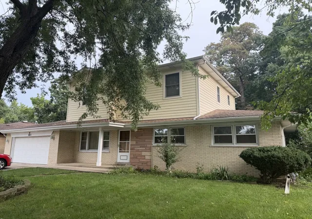Photo 3 of Single family home for sale at 285 E Montrose Ave, Wood Dale, IL 60191 | MLS# 12733850 | Listing updated on 2026-09-25