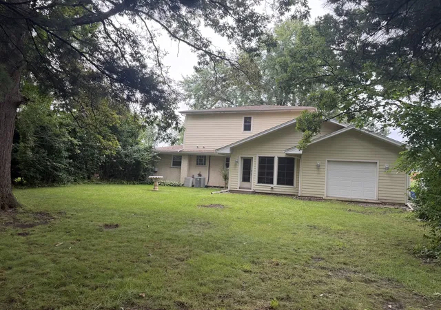 Photo 3 of Single family home for sale at 285 E Montrose Ave, Wood Dale, IL 60191 | MLS# 12733850 | Listing updated on 2026-09-25