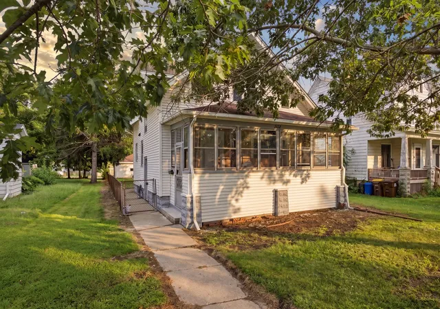 2nd image of 2132 9th St, Rockford, IL 61104 | MLS# 12733877