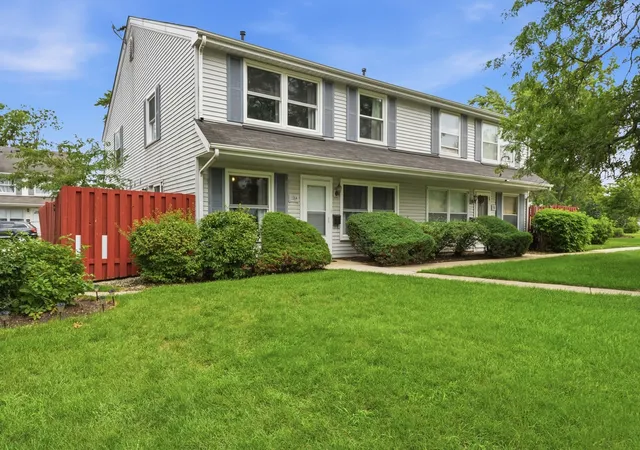 1st image of 1784 Queensbury Cir #5714, Hoffman Estates, IL 60169 | MLS# 12733895