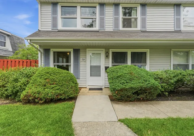 2nd image of 1784 Queensbury Cir #5714, Hoffman Estates, IL 60169 | MLS# 12733895