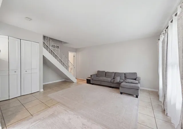 5th image of 1784 Queensbury Cir #5714, Hoffman Estates, IL 60169 | MLS# 12733895