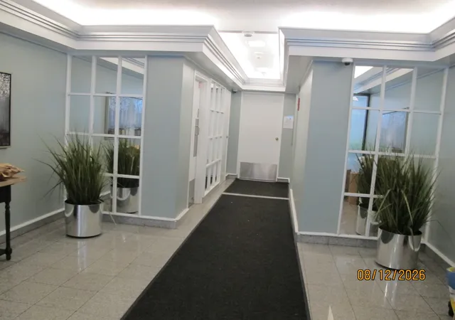 2nd image of 426 W Barry Ave #409, Chicago, IL 60657 | MLS# 12733902
