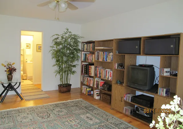 5th image of 426 W Barry Ave, Chicago, IL 60657