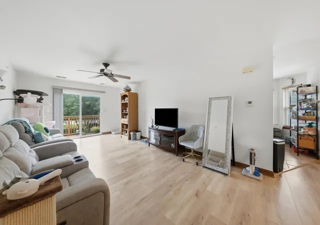 Photo 4 of Townhouse for sale at 182 Aspen Ct, North Aurora, IL 60542 | MLS# 12733906 | Listing updated on 2026-08-25