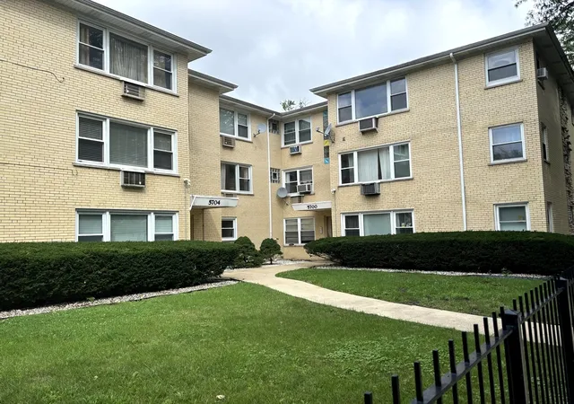 Condo for sale at 5700 W Montrose Ave #1-C, Chicago, IL 60634 | MLS# 12733925