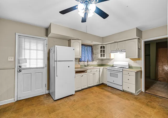 Photo 3 of Single family home for sale at 16410 Laura Ln, Oak Forest, IL 60452 | MLS# 12733934 | Listing updated on 2026-08-21