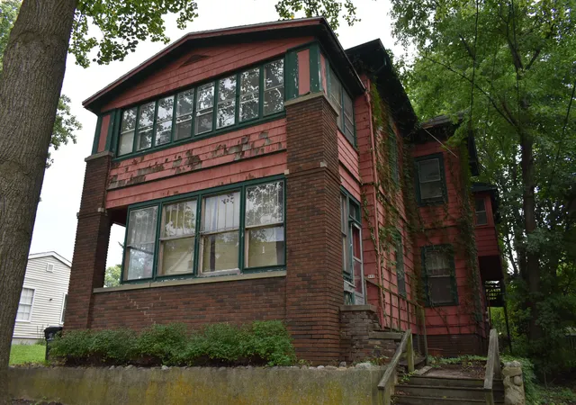 2nd image of 505 N Evans St, Bloomington, IL 61701 | MLS# 12733952
