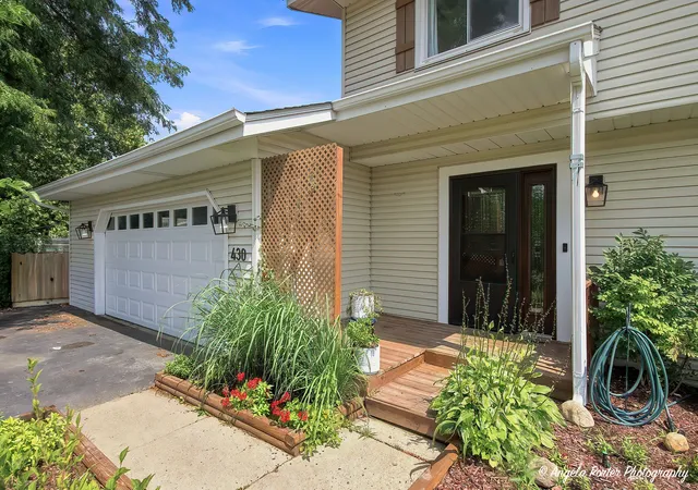 2nd image of 430 Shagbark Ln, Lindenhurst, IL 60046 | MLS# 12733958