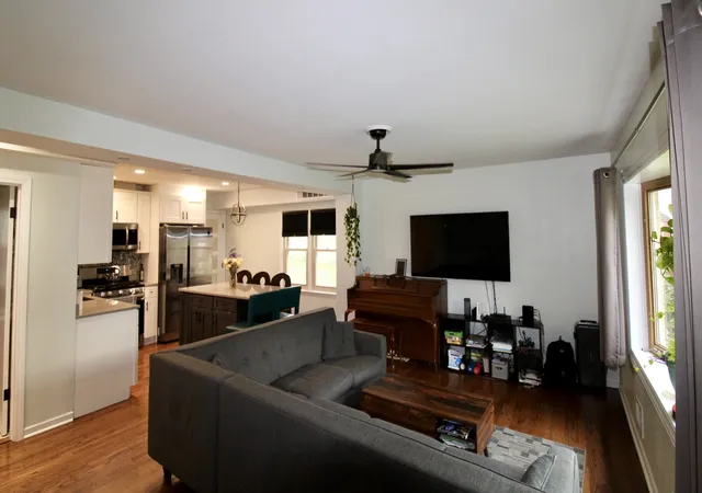 Photo 2 of Sale Pending at 11555 S Lee Rd, Alsip, IL 60803 | MLS# 12733967 | Listing updated on 2026-09-01