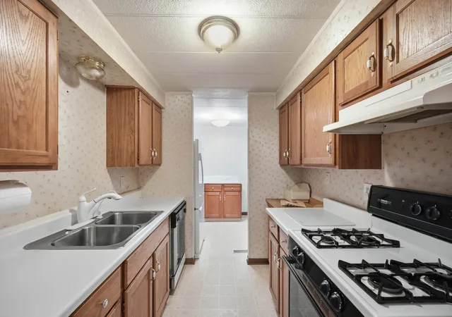 Photo 3 of Manufactured home for sale at 301 Shay Ct, Wheeling, IL 60090 | MLS# 12733974 | Listing updated on 2026-08-21