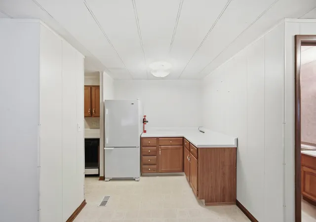 Photo 4 of Manufactured home for sale at 301 Shay Ct, Wheeling, IL 60090 | MLS# 12733974 | Listing updated on 2026-08-21