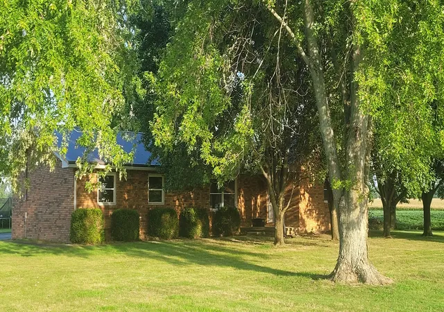 Photo 1 of Single family home for sale at 8340 N Cherryville Ln, Mt Vernon, IL 62864 | MLS# 12734029 | Listing updated on 2026-08-21