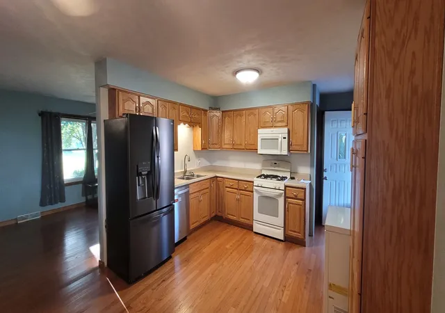 Photo 3 of Single family home for sale at 8340 N Cherryville Ln, Mt Vernon, IL 62864 | MLS# 12734029 | Listing updated on 2026-08-21