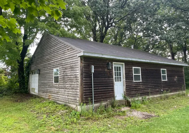 Photo 3 of Single family home for sale at 40w003 Russell Rd, Elgin, IL 60124 | MLS# 12734038 | Listing updated on 2026-08-20