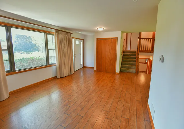 Photo 3 of Single family home for sale at 42886 N Washington Ave, Winthrop Harbor, IL 60096 | MLS# 12734067 | Listing updated on 2026-08-22