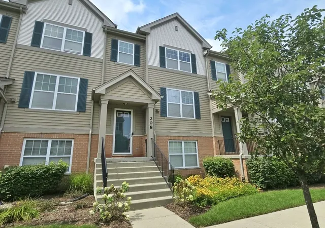 1st image of 208 Wildflower St, Des Plaines, IL 60016 | MLS# 12734068