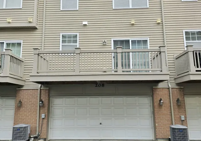 3rd image of 208 Wildflower St, Des Plaines, IL 60016 | MLS# 12734068