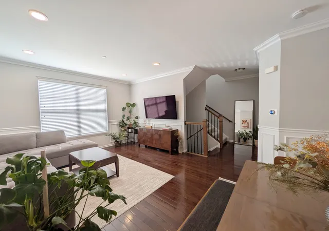 4th image of 208 Wildflower St, Des Plaines, IL 60016 | MLS# 12734068