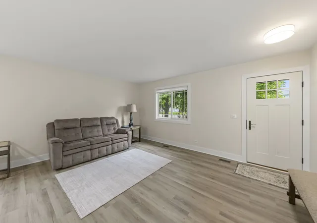 3rd image of 306 Drake Ct, Bolingbrook, IL 60490 | MLS# 12734098