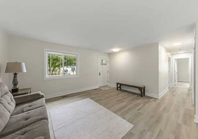 4th image of 306 Drake Ct, Bolingbrook, IL 60490 | MLS# 12734098