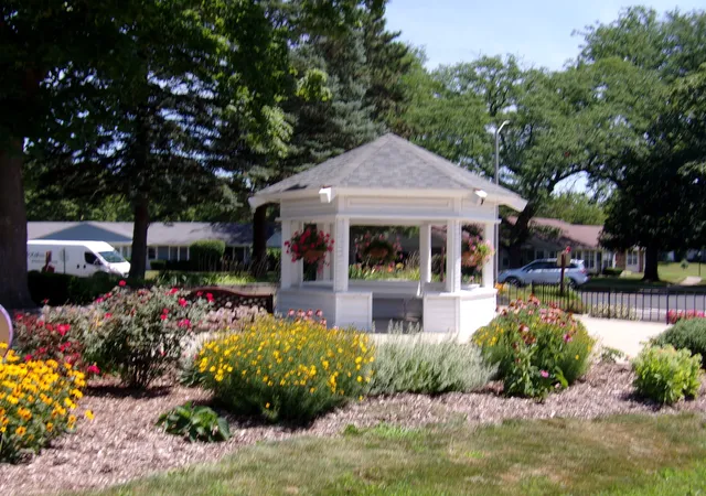 2nd image of 7405 Clarendon Ct, Fox Lake, IL 60020