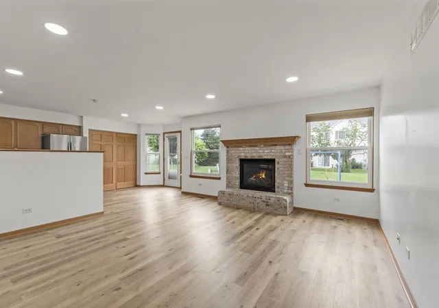 Photo 4 of Single family home for sale at 1129 S Wabena Ave, Minooka, IL 60447 | MLS# 12734168 | Listing updated on 2026-09-01