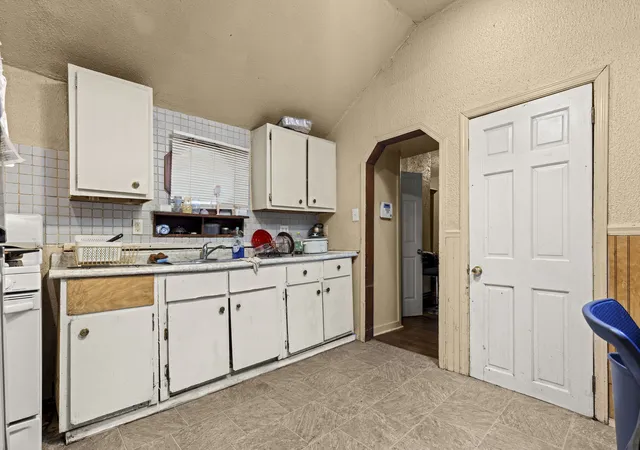 4th image of 417 N Longwood St, Rockford, IL 61107 | MLS# 12734173