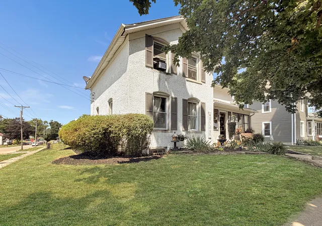 Photo 1 of Single family home for sale at 428 W Chestnut St, Freeport, IL 61032 | MLS# 12734204 | Listing updated on 2026-08-25