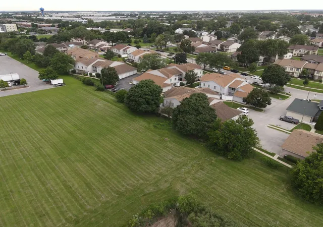 23rd image of 17 Fernwood Dr #E, Bolingbrook, IL 60440 | MLS# 12734261