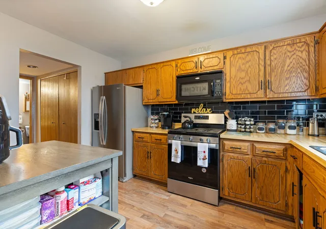 Photo 4 of Townhouse for sale at 17 Fernwood Dr #E, Bolingbrook, IL 60440 | MLS# 12734261 | Listing updated on 2026-08-25