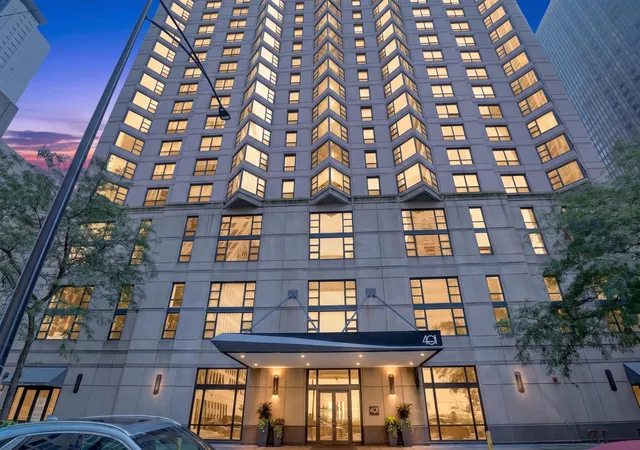 2nd image of 401 E Ontario St, Chicago, IL 60611