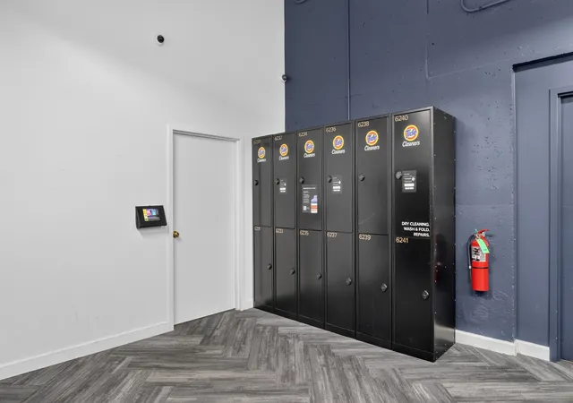 2nd image of 401 E Ontario St, Chicago, IL 60611