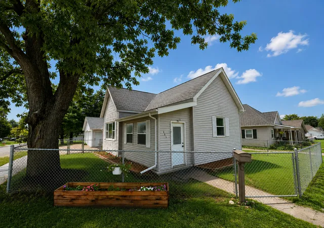Photo 2 of Sale Pending at 201 Mc Kinley St, Georgetown, IL 61846 | MLS# 12734301 | Listing updated on 2026-09-02