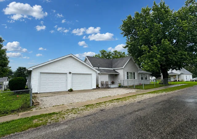 Photo 23 of Sale Pending at 201 Mc Kinley St, Georgetown, IL 61846 | MLS# 12734301 | Listing updated on 2026-09-02