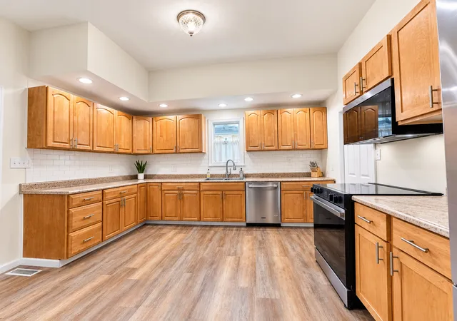 Photo 4 of Sale Pending at 201 Mc Kinley St, Georgetown, IL 61846 | MLS# 12734301 | Listing updated on 2026-09-02