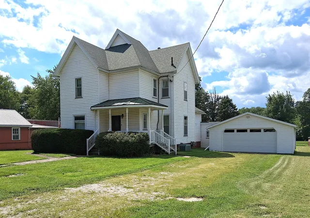 Photo 2 of Single family home for sale at 305 Hodgson St, Lafayette, IL 61449 | MLS# 12734335 | Listing updated on 2026-08-23