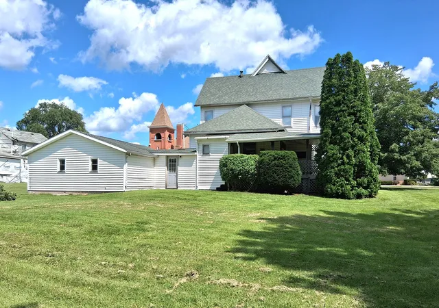 Photo 3 of Single family home for sale at 305 Hodgson St, Lafayette, IL 61449 | MLS# 12734335 | Listing updated on 2026-08-23