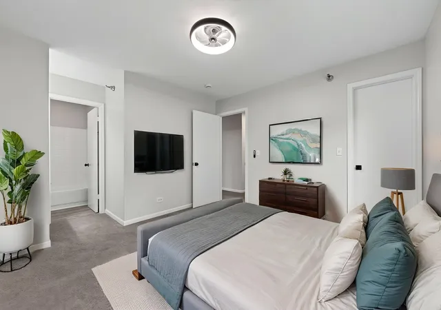 Listing Photo 4 - Condo for sale in building located at 104 Glengarry Dr, Bloomingdale, IL 60108 - Unit #208