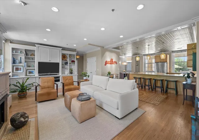Listing Photo 4 - Condo for sale in building located at 25 Ronan Rd, Highwood, IL 60040 - Unit #204