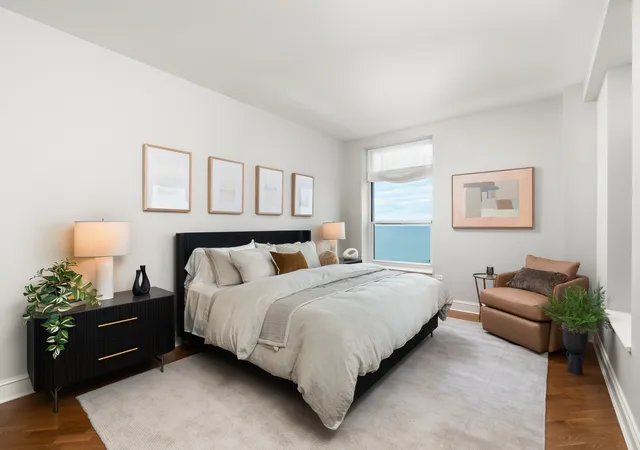 2nd image of 850 N Lake Shore Dr, Chicago, IL 60611
