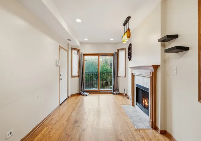 Listing Photo 4 - Condo for sale in building located at 1469 E 69Th St, Chicago, IL 60637 - Unit #2